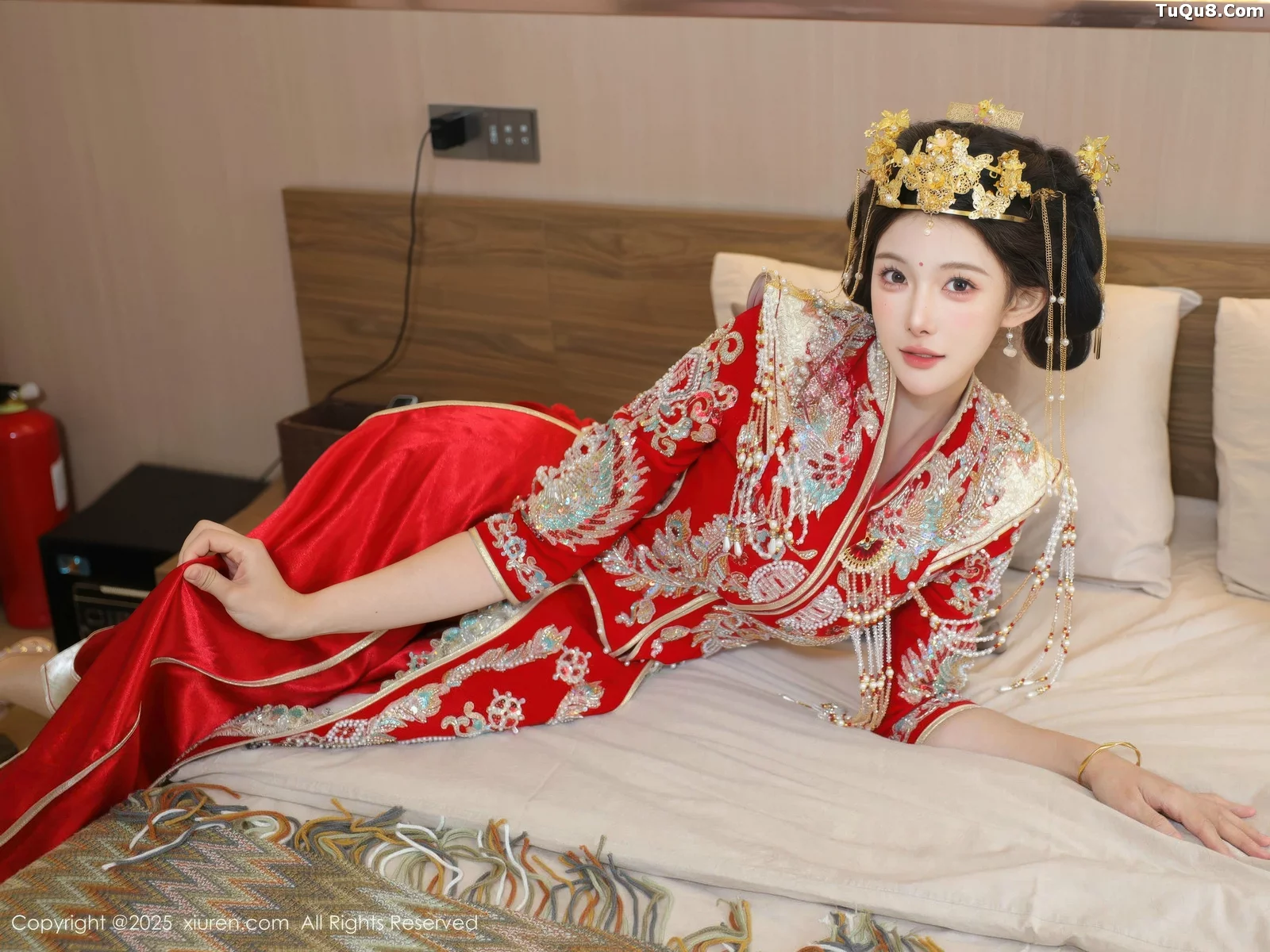 Xgyw.Org_[XiuRen秀人网]No.10742_模特梨霜儿性感红色新娘服饰配肉色丝袜秀丰腴身材迷人诱惑写真84P
