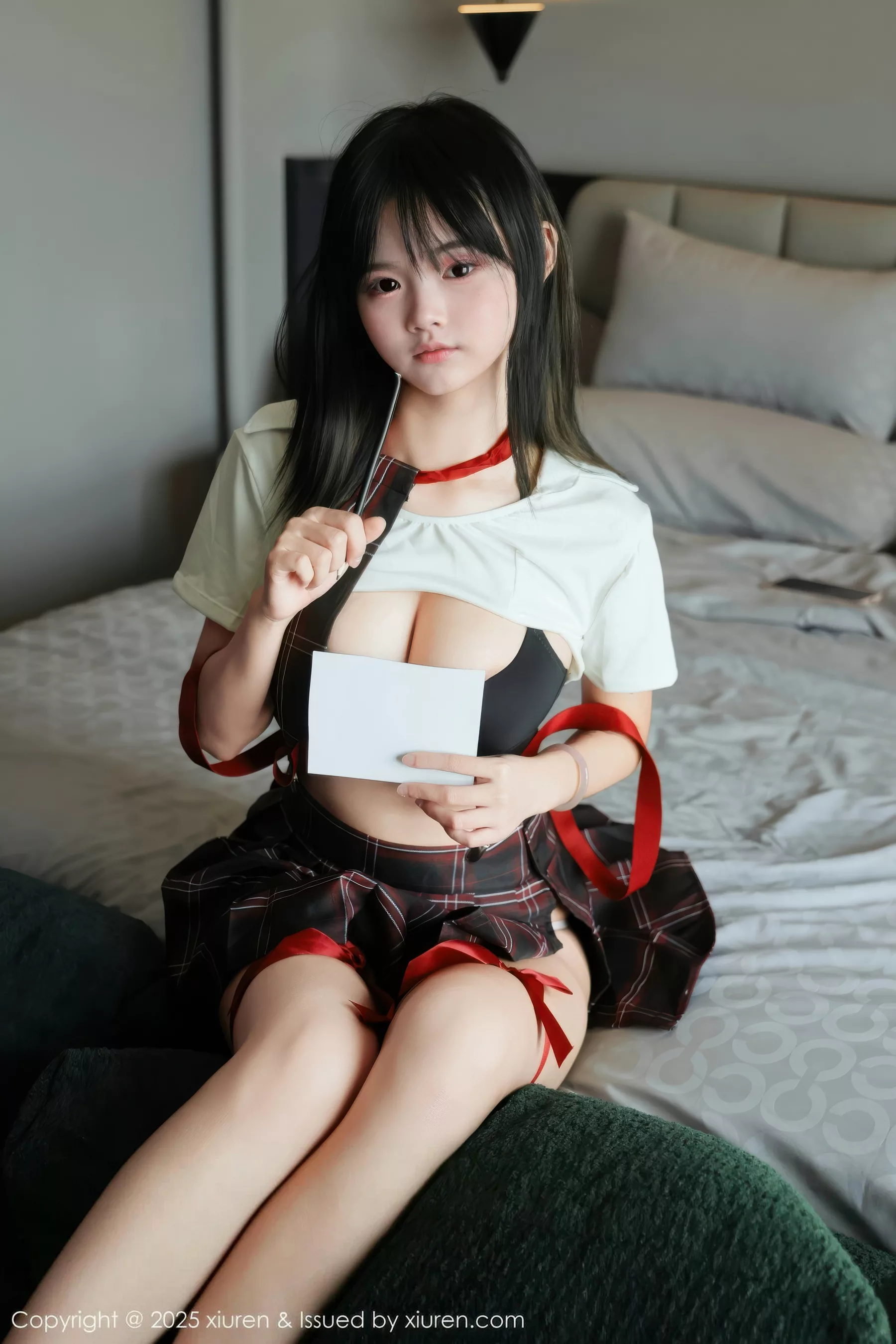 Xgyw.Org_[XiuRen秀人网]No.10774_模特小泠性感短款上衣露黑色内衣配格子裙秀丰满身材诱惑写真58P