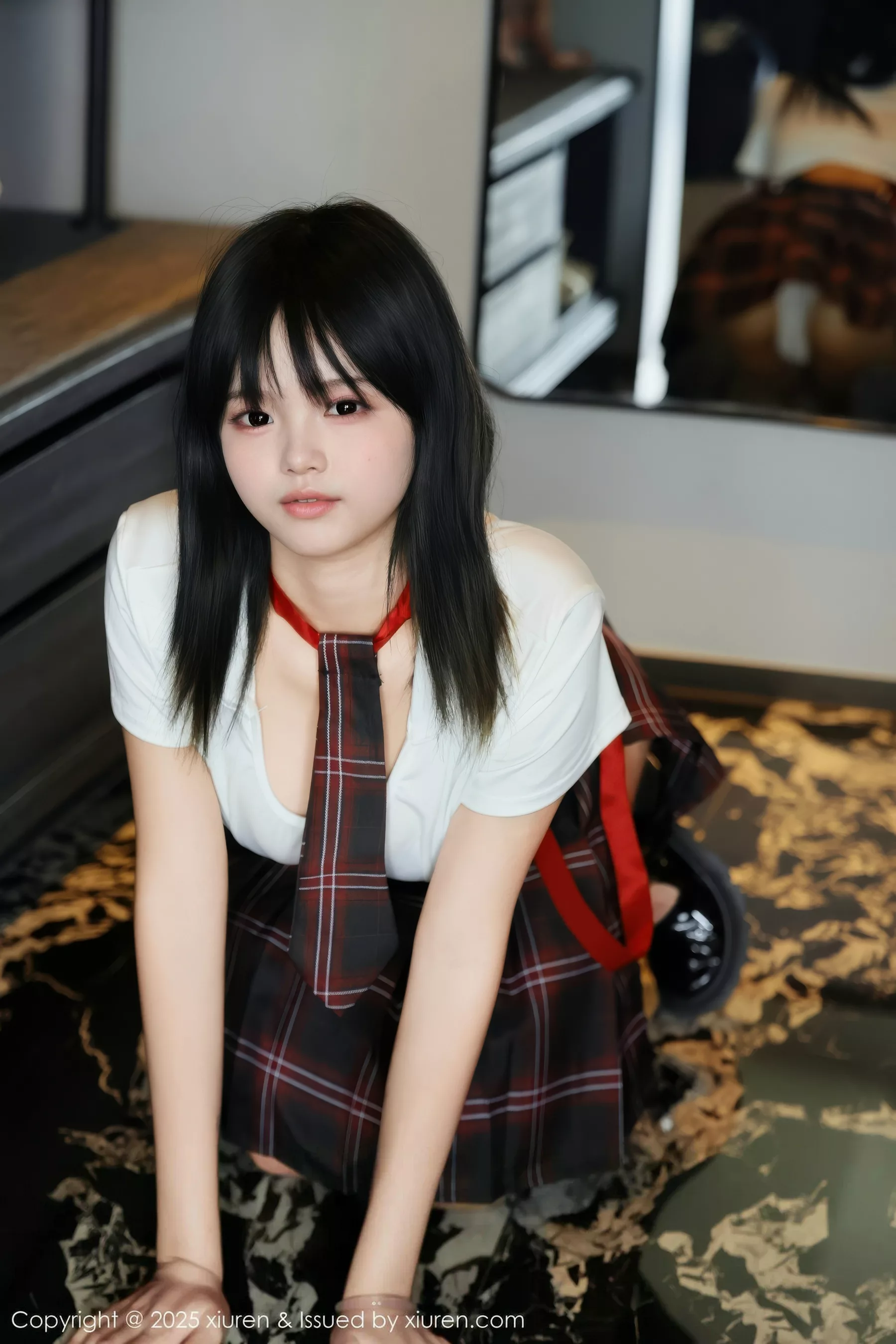 Xgyw.Org_[XiuRen秀人网]No.10774_模特小泠性感短款上衣露黑色内衣配格子裙秀丰满身材诱惑写真58P