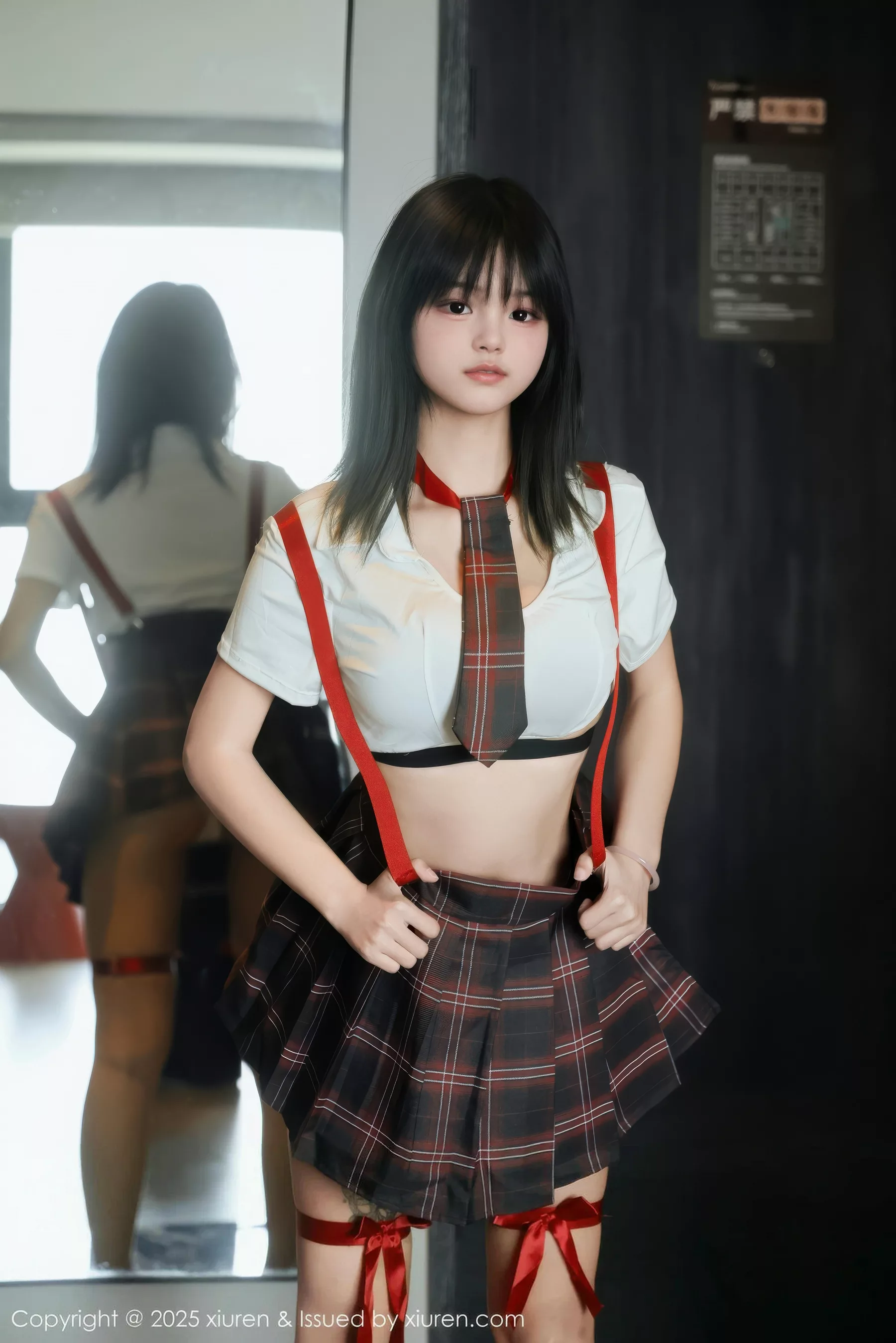 Xgyw.Org_[XiuRen秀人网]No.10774_模特小泠性感短款上衣露黑色内衣配格子裙秀丰满身材诱惑写真58P