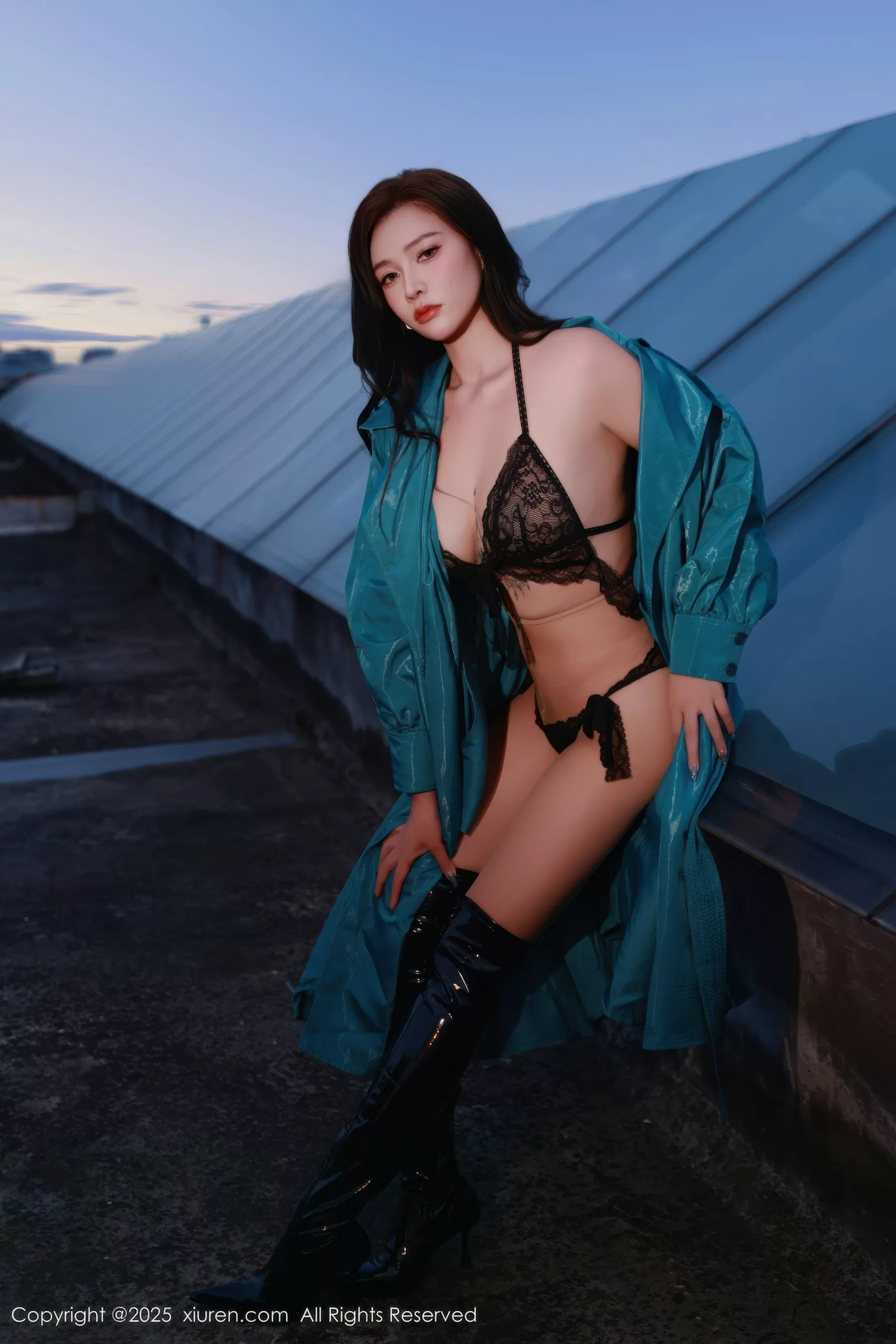 Xgyw.Org_[XiuRen秀人网]No.10776_模特娜比性感蓝色风衣露黑色蕾丝情趣内衣秀凹凸身材诱惑写真82P
