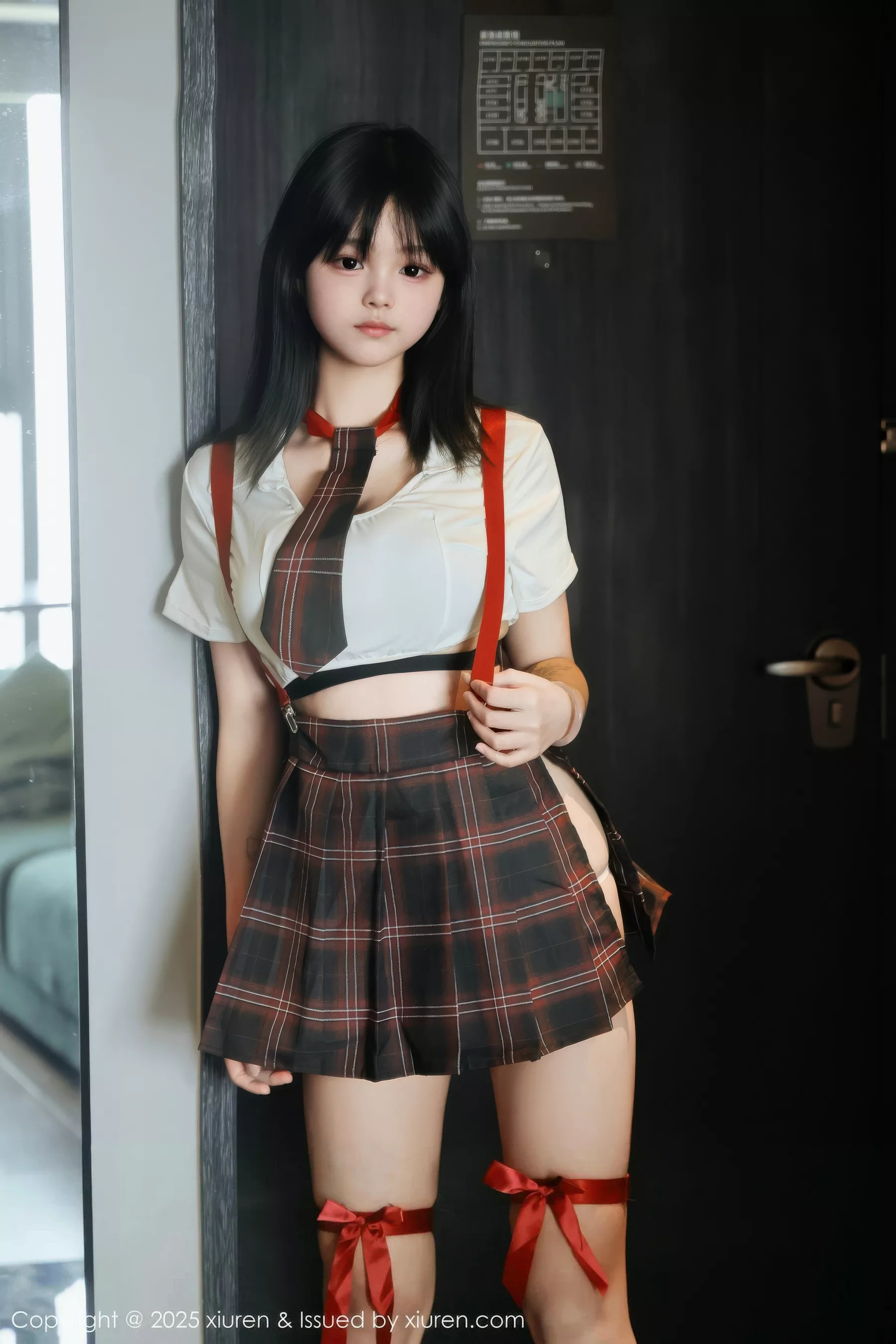 Xgyw.Org_[XiuRen秀人网]No.10774_模特小泠性感短款上衣露黑色内衣配格子裙秀丰满身材诱惑写真58P