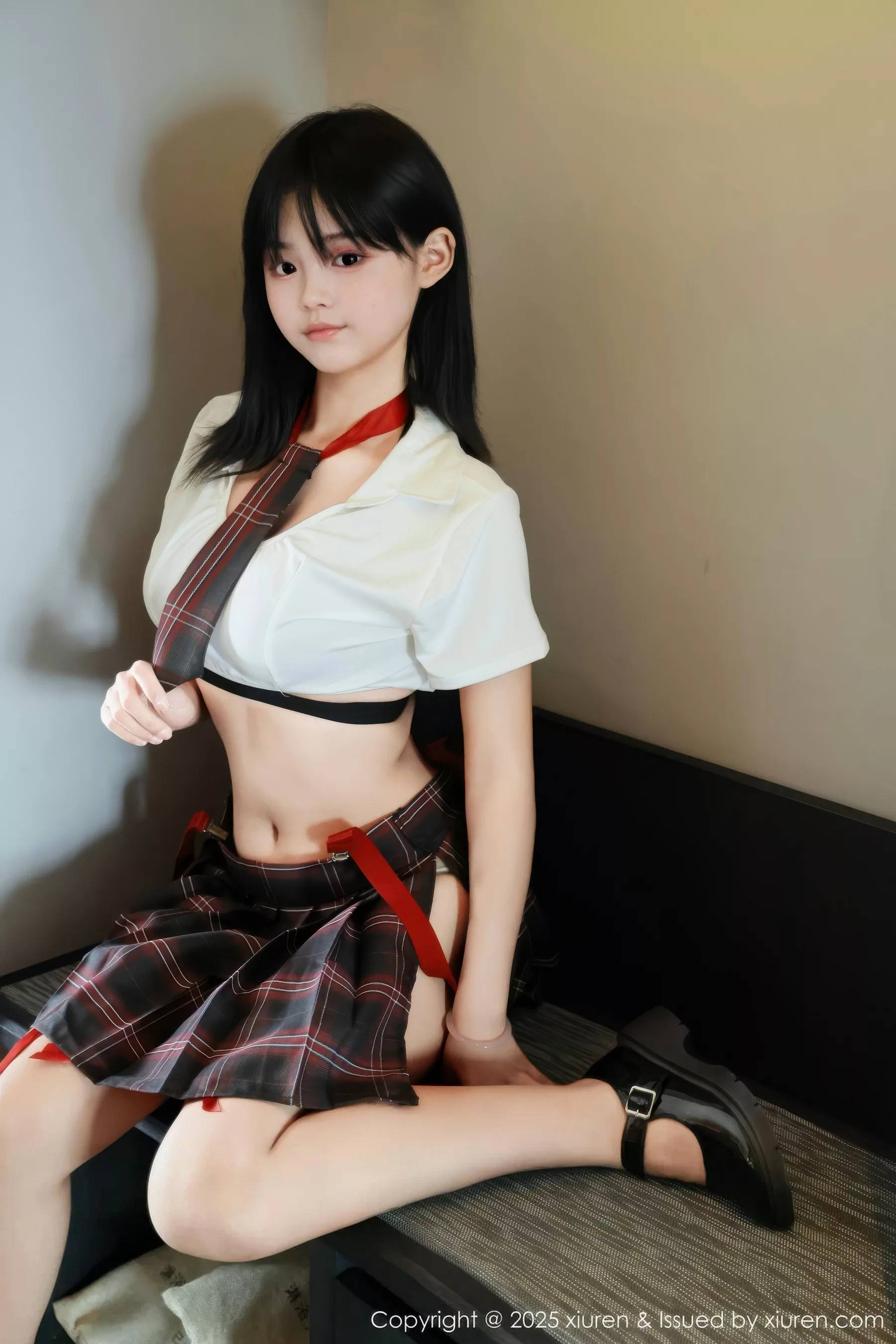 Xgyw.Org_[XiuRen秀人网]No.10774_模特小泠性感短款上衣露黑色内衣配格子裙秀丰满身材诱惑写真58P