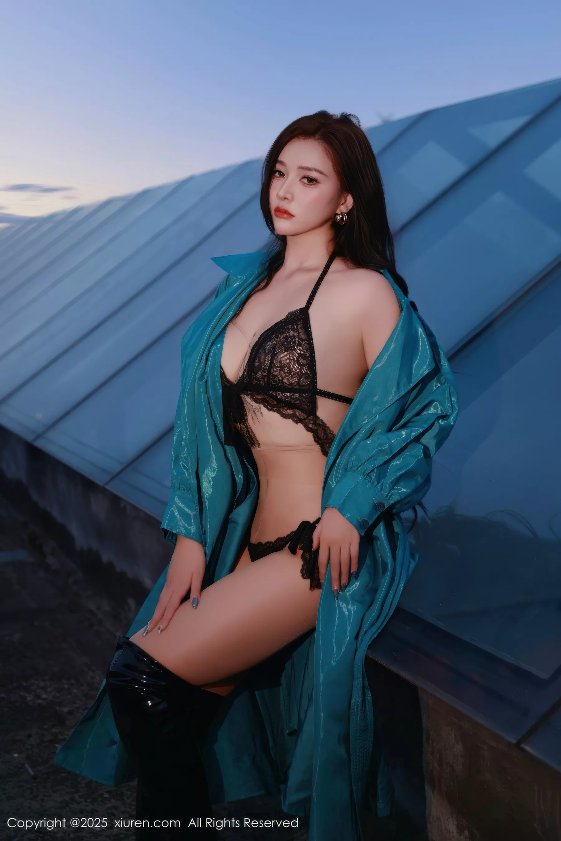 Xgyw.Org_[XiuRen秀人网]No.10776_模特娜比性感蓝色风衣露黑色蕾丝情趣内衣秀凹凸身材诱惑写真82P