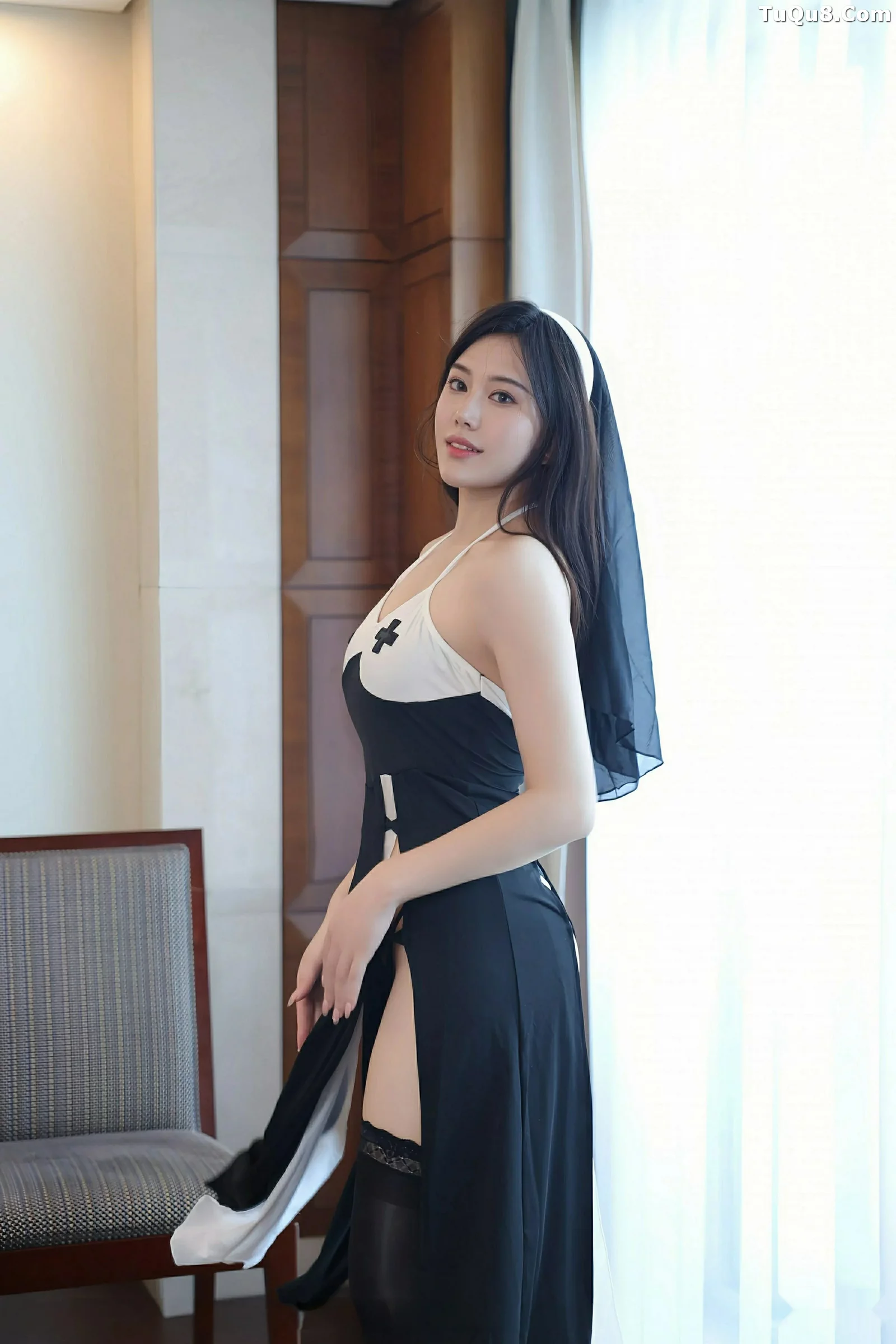 Xgyw.Org_[XiuRen秀人网]No.10690_模特白薇薇vcvc性感黑白修女服饰配黑色丝袜秀丰腴身材诱惑写真71P