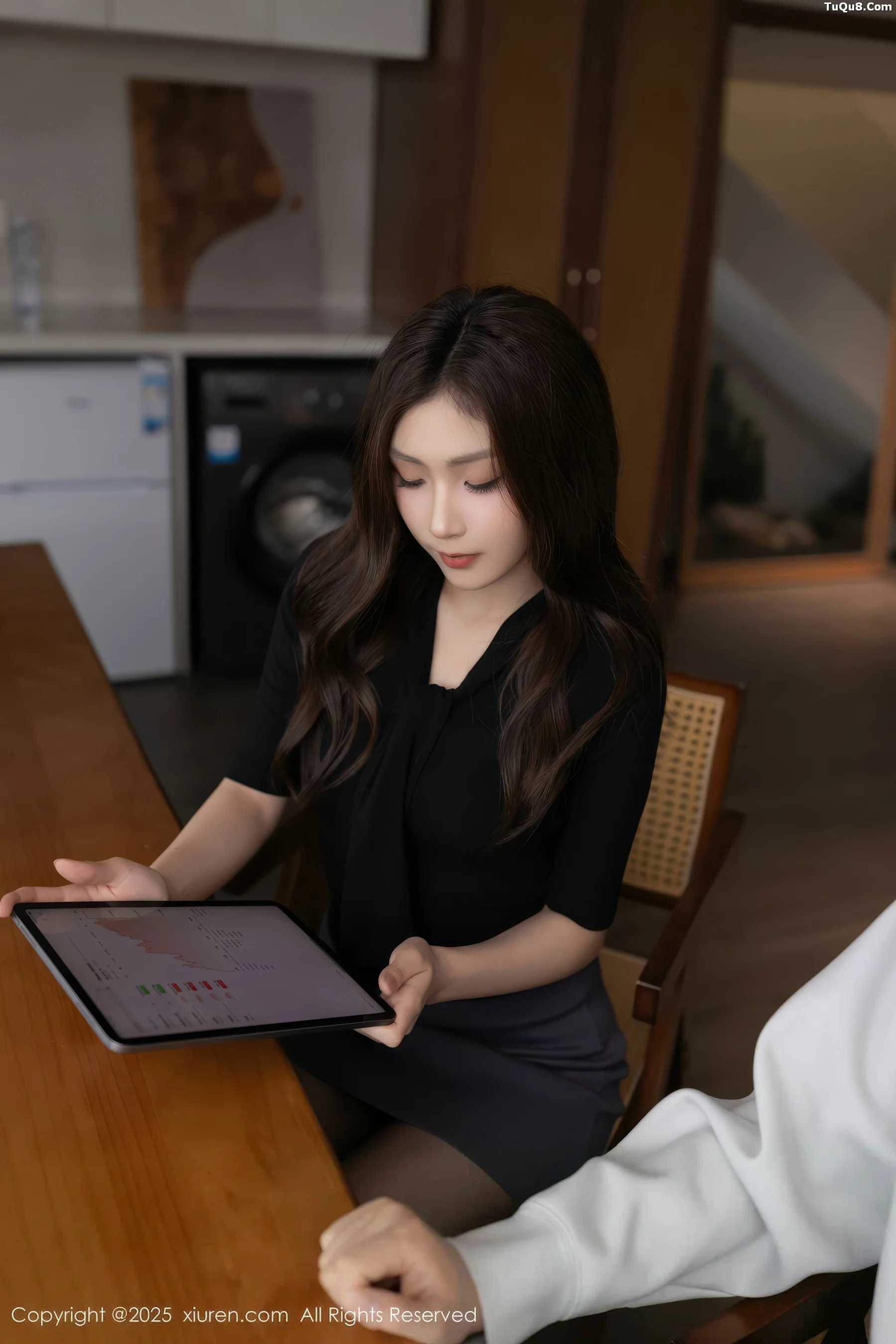 Xgyw.Org_[XiuRen秀人网]No.10930_模特刘婷婷性感黑色OL服饰露黑色内衣配超薄黑丝极致魅惑写真77P