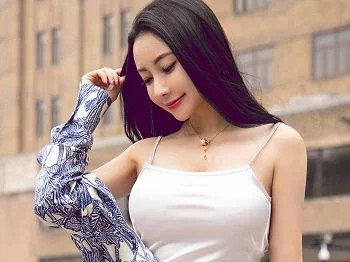 [Ugirls爱尤物]No.1888_嫩模果儿Victoria户外性感白色吊裙秀完美身材诱惑写真35P