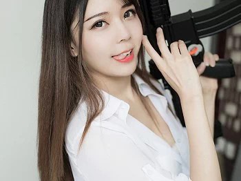 [喵糖映画]Vol.421_白衬衣美少女私房性感牛仔短裤秀白嫩美腿迷人诱惑写真45P