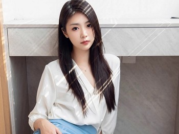 XiuRen第7314期_模特可乐Vicky性感白色上衣配蓝色裙露原色丝袜迷人诱惑写真81P