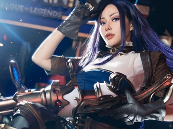 Coser美女雨波_HaneAme英雄联盟凱特琳主题性感COS角色扮演黑色服饰秀丰满身材诱惑写真28P