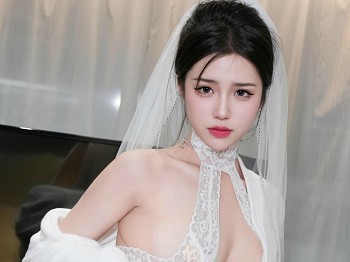 XiuRen第10283期_新人模特奶芙酱-EVA性感白色婚纱配白丝袜秀完美身材诱惑写真78P