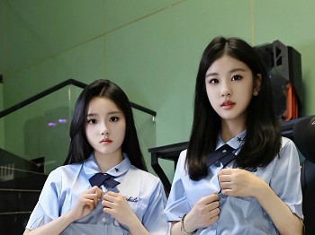 [XiuRen秀人网]No.10443_模特合集美女小芭乐性感学生制服露粉色内衣秀曼妙身姿诱惑写真77P
