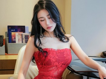 [XiuRen秀人网]No.10744_模特草莓mm性感红色包臀裙配黑丝网袜秀曼妙身姿迷人诱惑写真74P