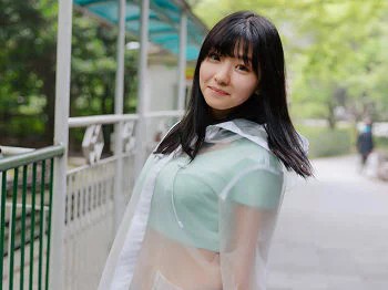 [Tukmo兔几盟]Vol.106_嫩模球球雨天公园透明雨衣秀性感牛仔热裤迷人写真38P